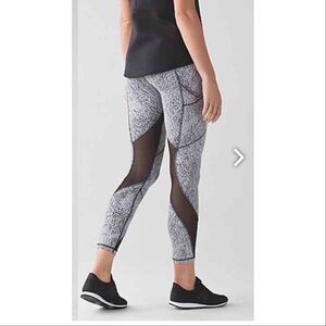 (On hold) Lululemon Tights/Workout Capris